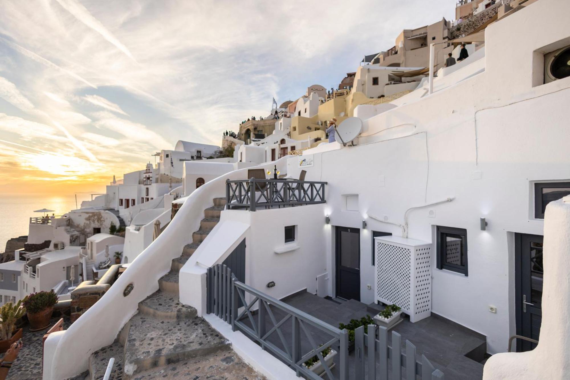 White Side Suites Oía Exterior photo